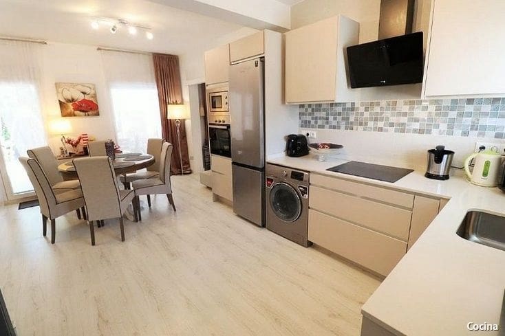 3 soverom Kjedet enebolig til salgs i Pedreguer med svømmebasseng - € 315 000 (Ref: 7738961)