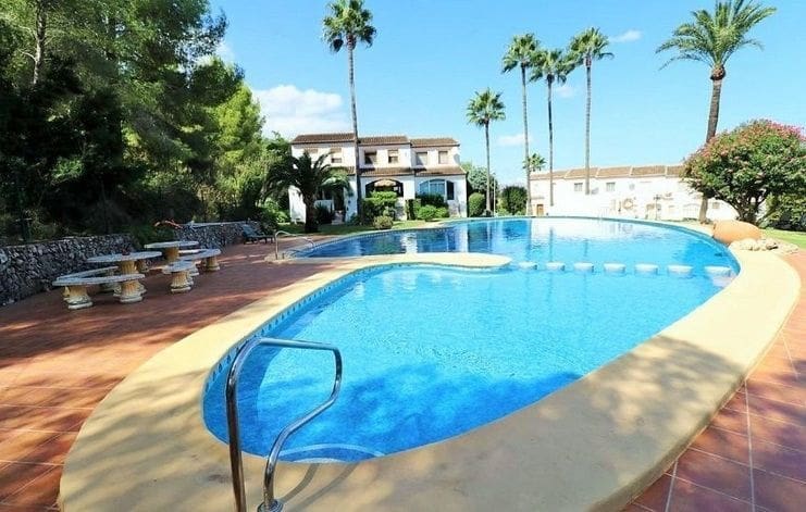 3 soverom Kjedet enebolig til salgs i Pedreguer med svømmebasseng - € 315 000 (Ref: 7738961)