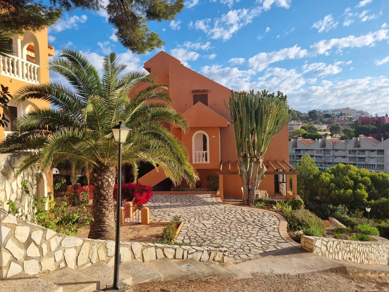 3 soverom Kjedet enebolig til salgs i Calpe / Calp med svømmebasseng garasje - € 499 000 (Ref: 8490636)