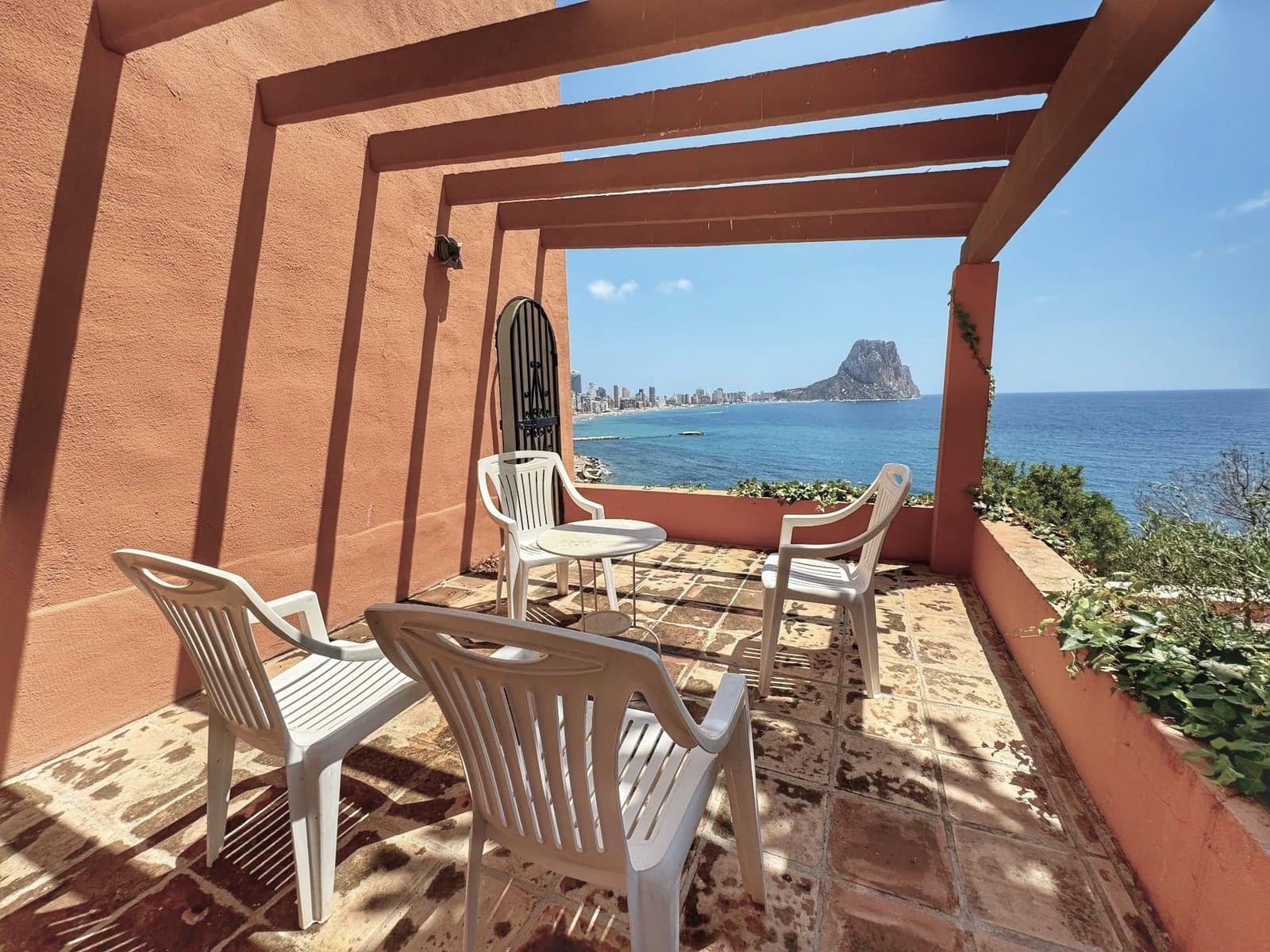 3 soverom Kjedet enebolig til salgs i Calpe / Calp med svømmebasseng garasje - € 499 000 (Ref: 8490636)