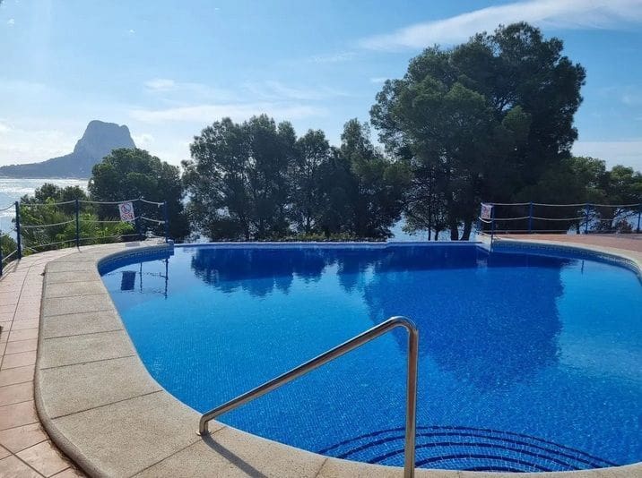 3 soverom Kjedet enebolig til salgs i Calpe / Calp med svømmebasseng garasje - € 499 000 (Ref: 8490636)