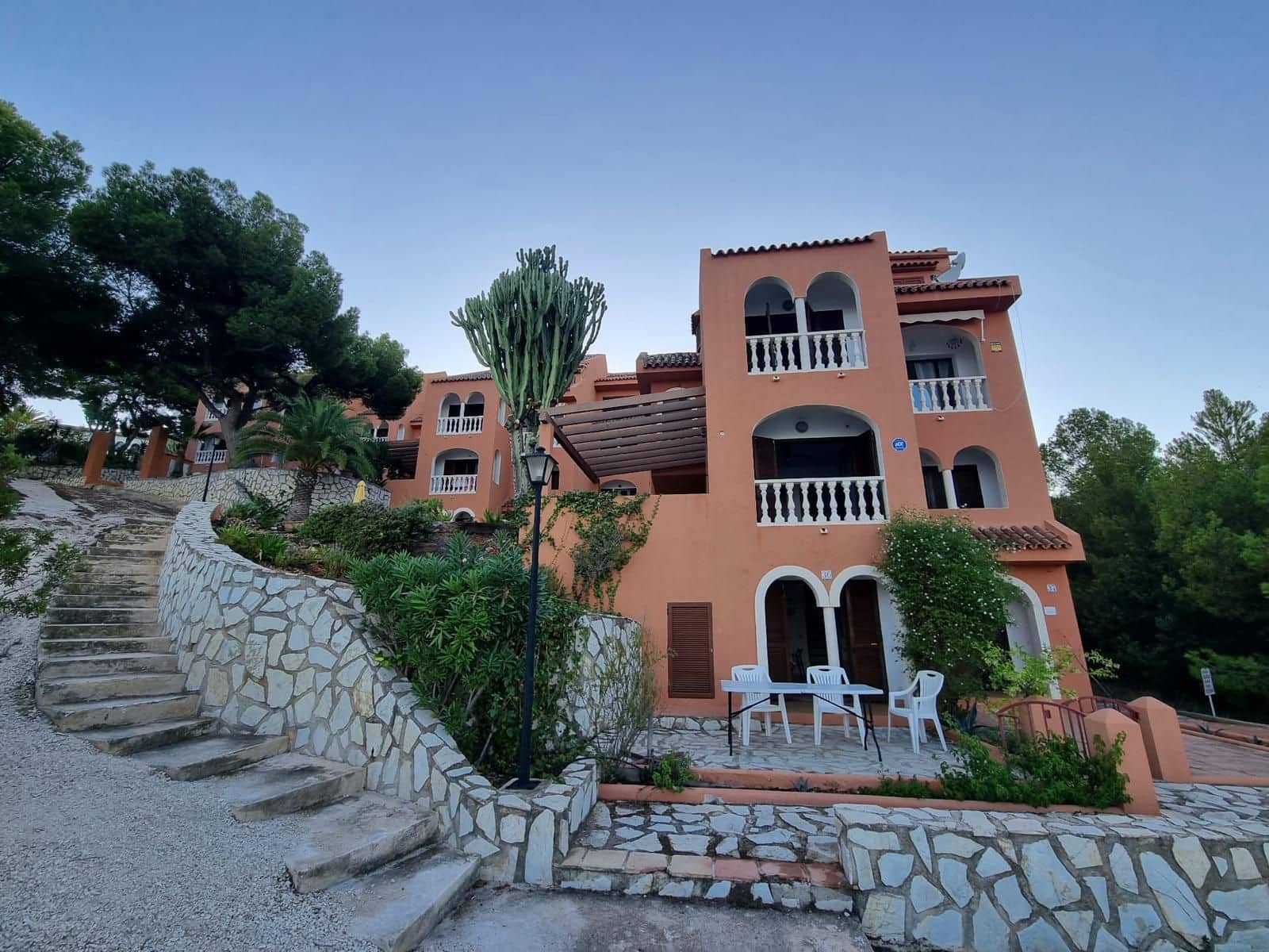 3 Zimmer Doppelhaus zu verkaufen in Calpe / Calp mit Pool Garage - 498.000 € (Ref: 8490636)