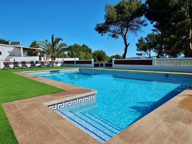 5 soverom Villa til salgs i Calpe / Calp med svømmebasseng garasje - € 850 000 (Ref: 8634293)
