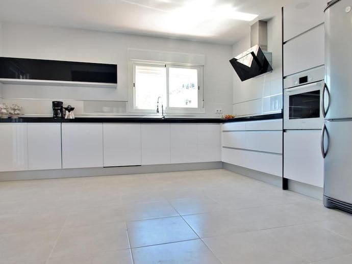 5 bedroom Villa for sale in Calpe / Calp with pool garage - € 850,000 (Ref: 8634293)