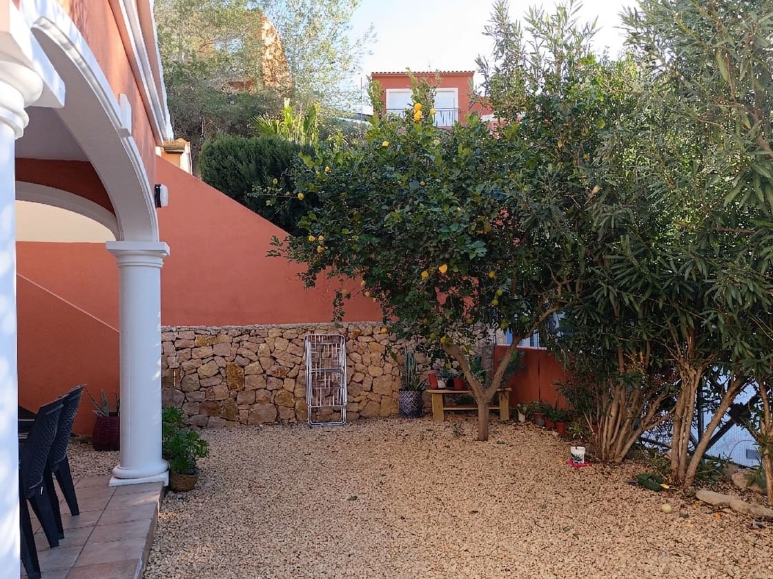 2 bedroom Bungalow for sale in Calpe / Calp with pool garage - € 285,000 (Ref: 8812120)