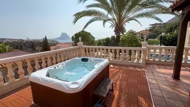 4 soverom Villa til salgs i Calpe / Calp med svømmebasseng garasje - € 890 000 (Ref: 9073186)