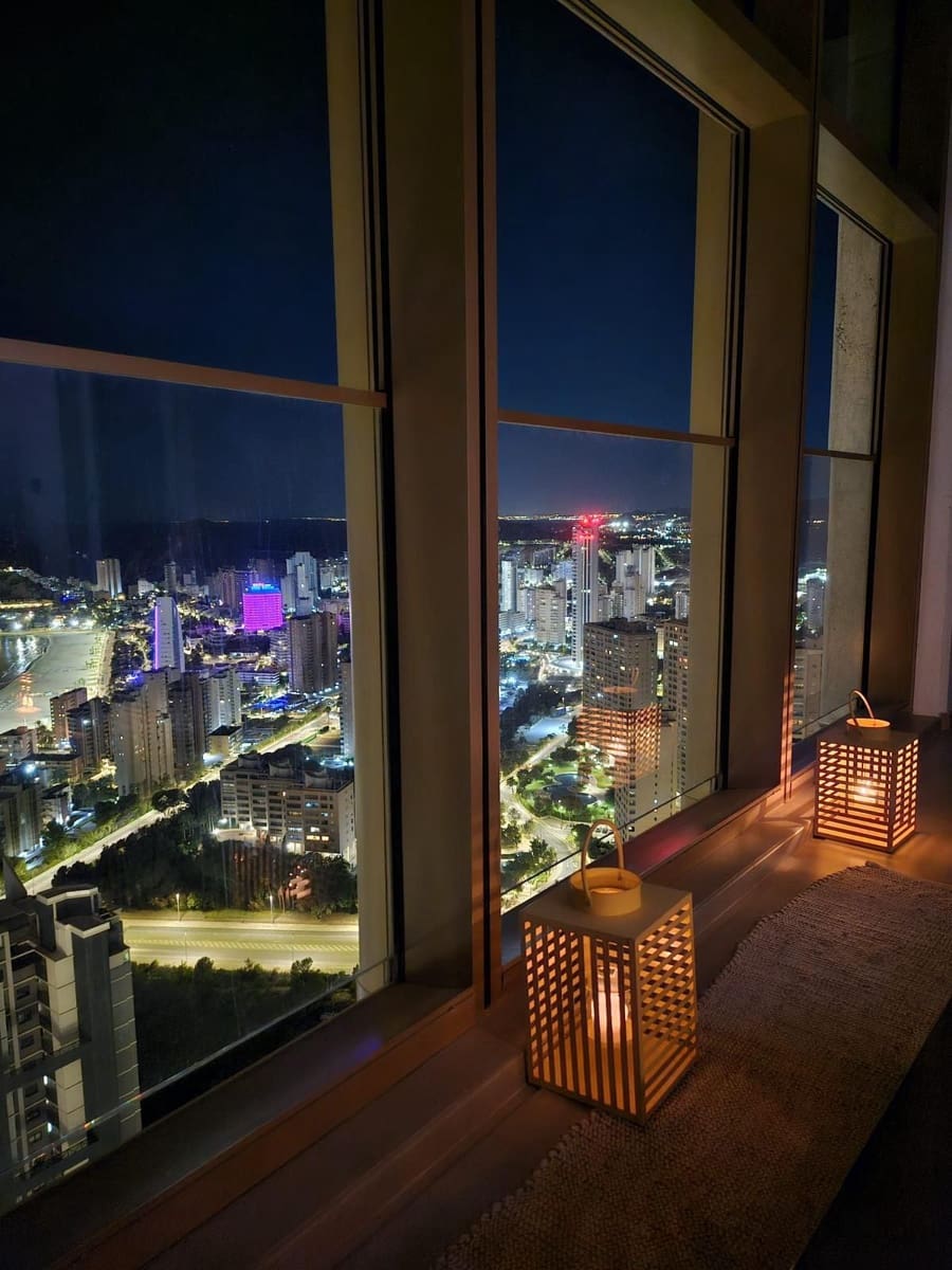 2 soverom Leilighet til salgs i Benidorm med svømmebasseng garasje - € 749 000 (Ref: 9108467)