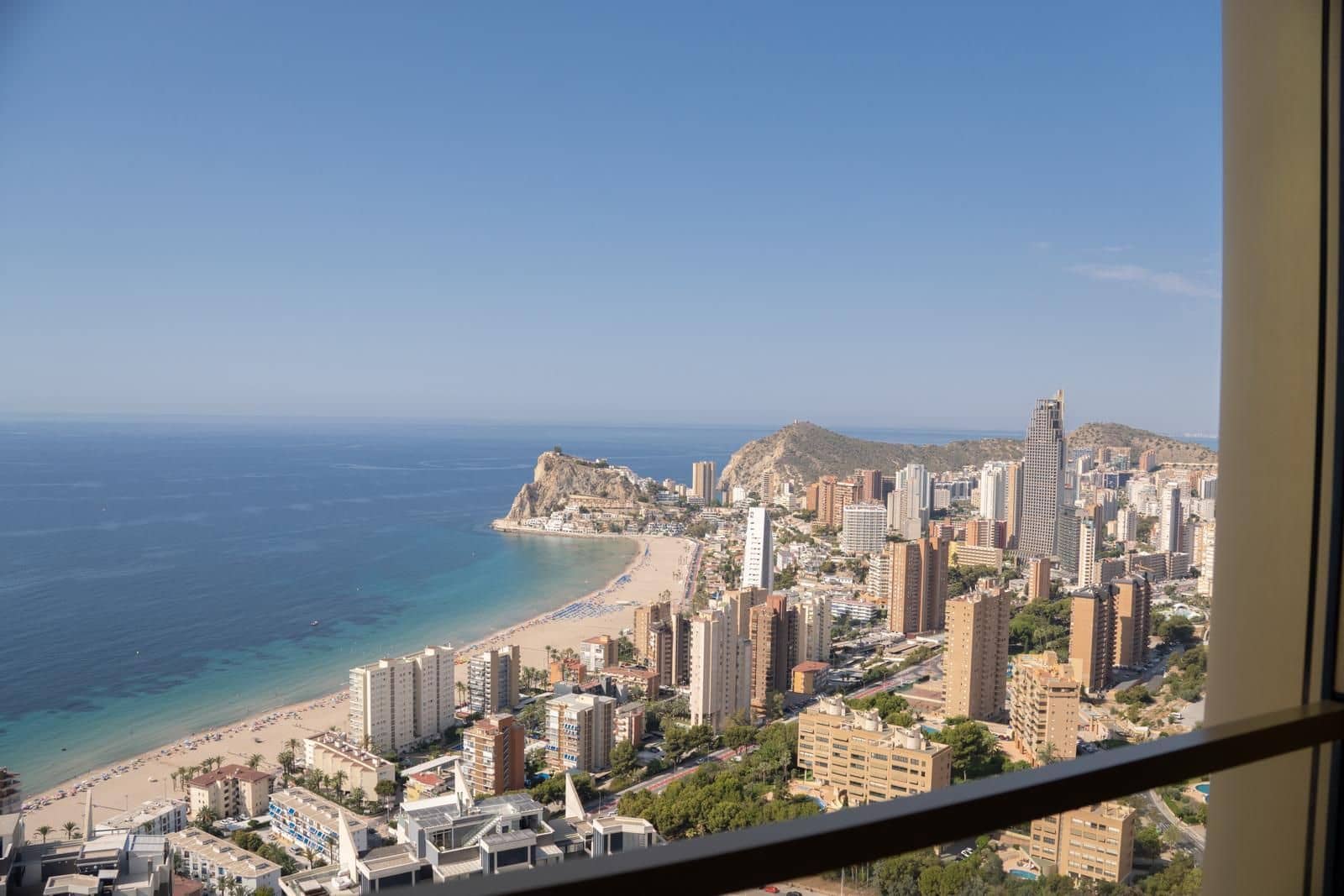 2 soverom Leilighet til salgs i Benidorm med svømmebasseng garasje - € 749 000 (Ref: 9108467)