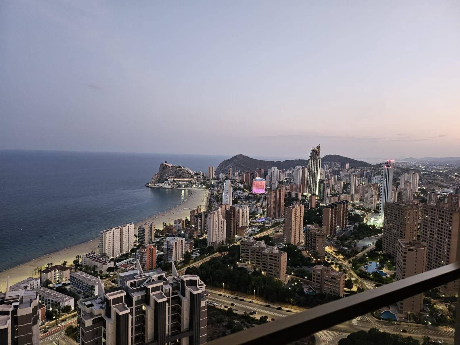 2 soverom Leilighet til salgs i Benidorm med svømmebasseng garasje - € 749 000 (Ref: 9108467)