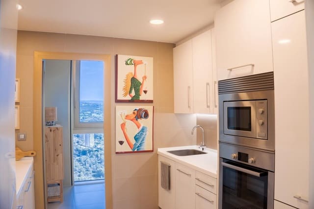 2 soverom Leilighet til salgs i Benidorm med svømmebasseng garasje - € 749 000 (Ref: 9108467)