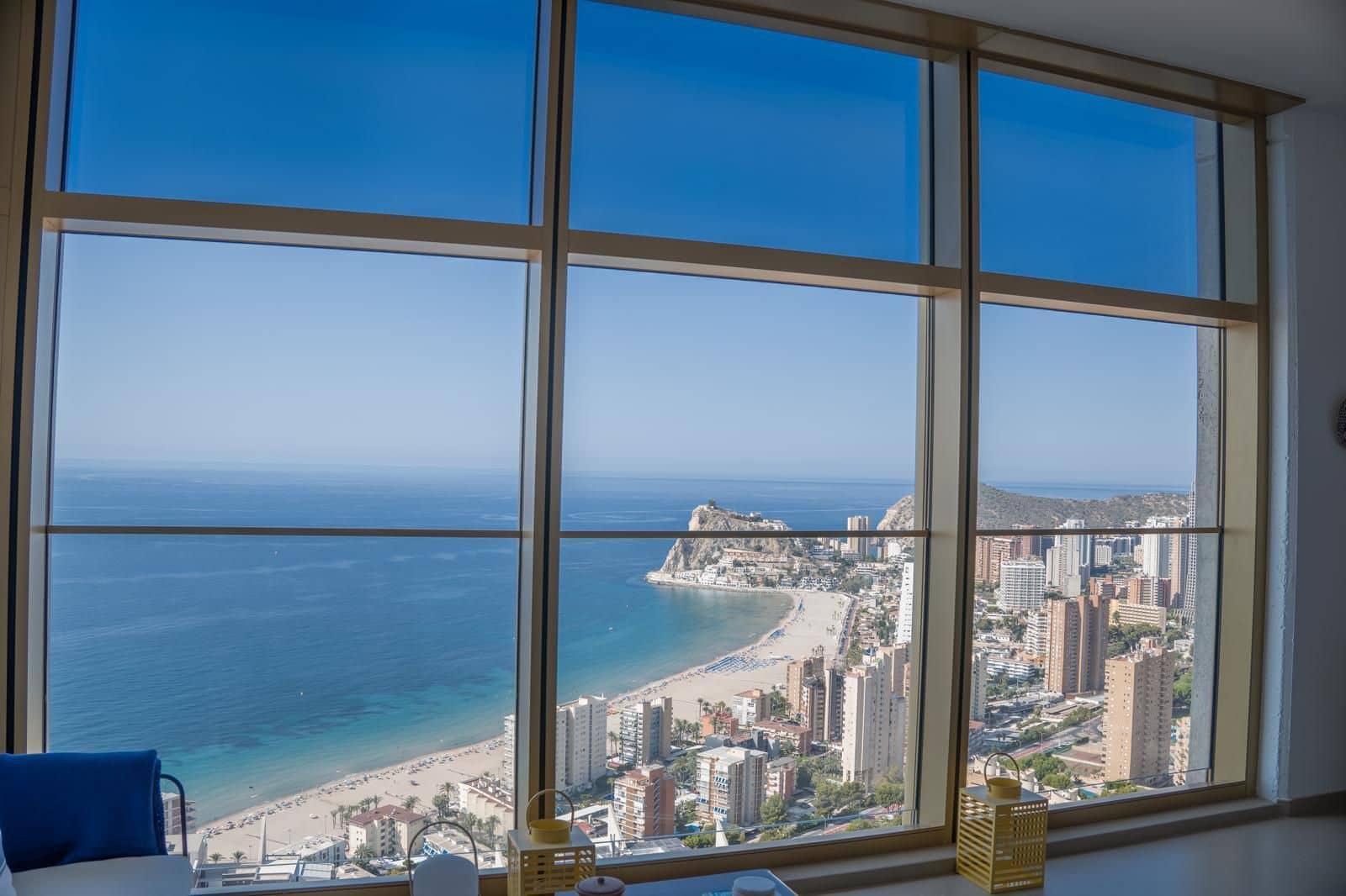 2 soverom Leilighet til salgs i Benidorm med svømmebasseng garasje - € 749 000 (Ref: 9108467)