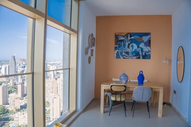 2 soverom Leilighet til salgs i Benidorm med svømmebasseng garasje - € 749 000 (Ref: 9108467)