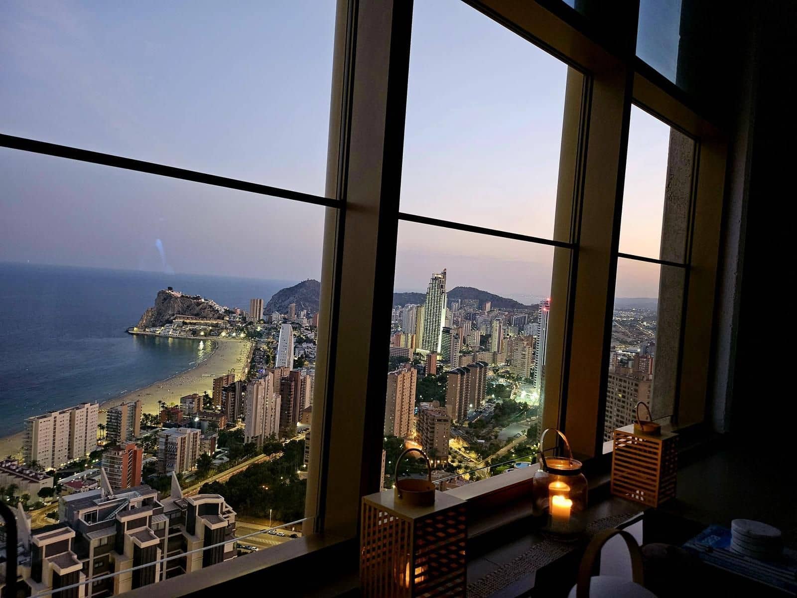 2 soverom Leilighet til salgs i Benidorm med svømmebasseng garasje - € 749 000 (Ref: 9108467)