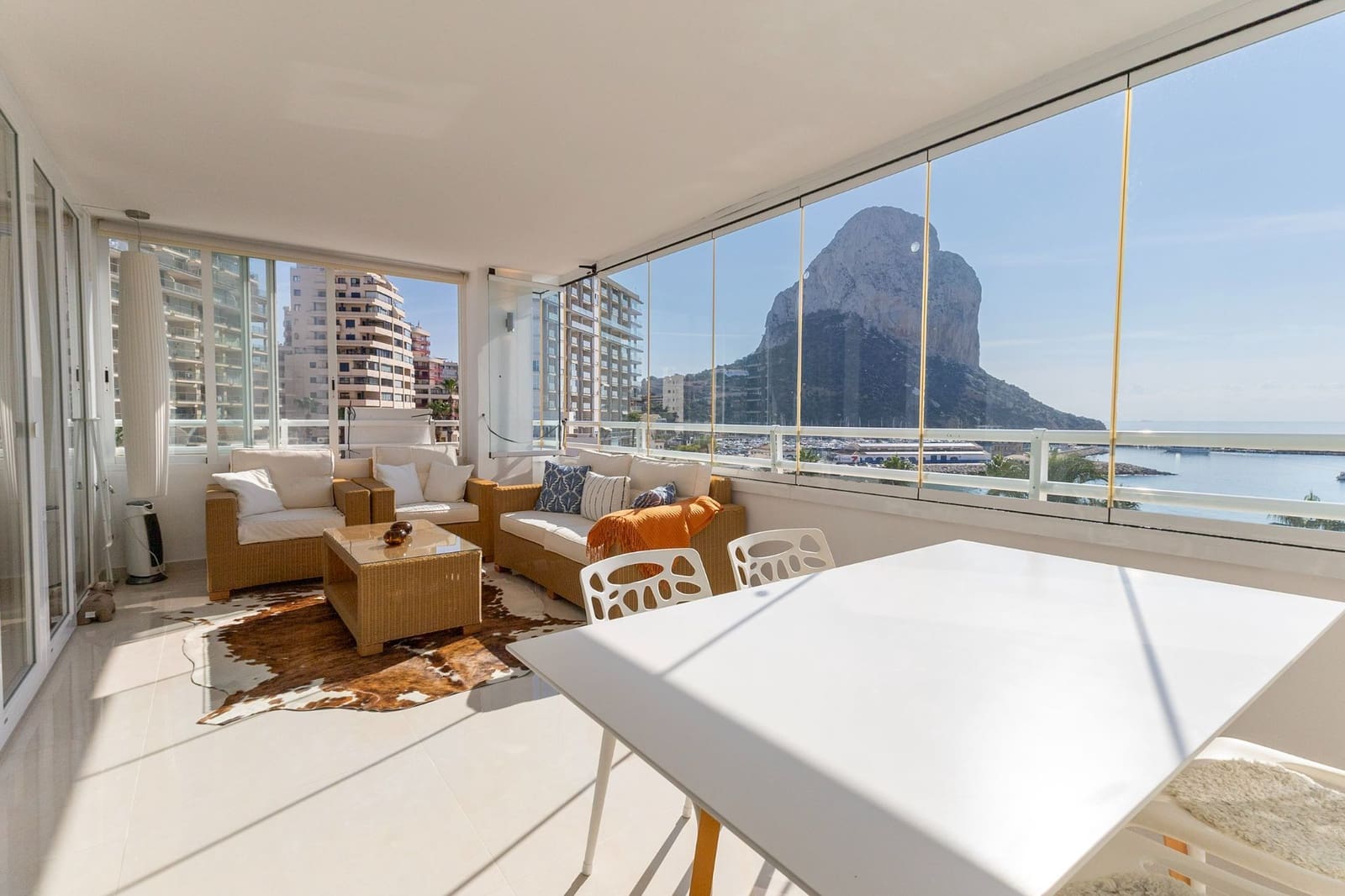2 bedroom Apartment for sale in Calpe / Calp - € 875,000 (Ref: 9303099)