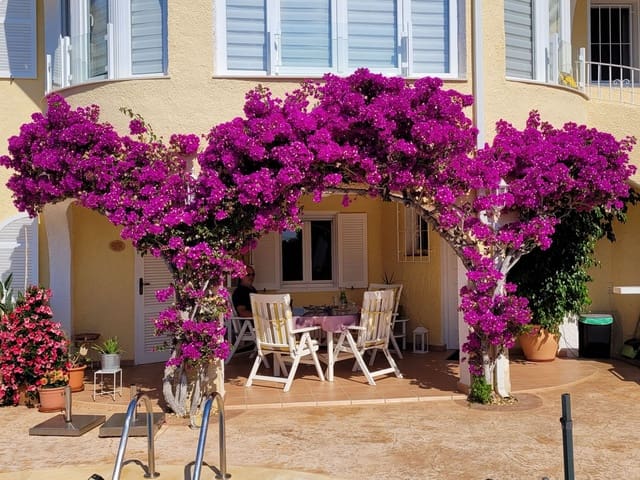 4 chambre Villa/Maison à vendre à Calpe / Calp avec piscine garage - 799 000 € (Ref: 9346932)