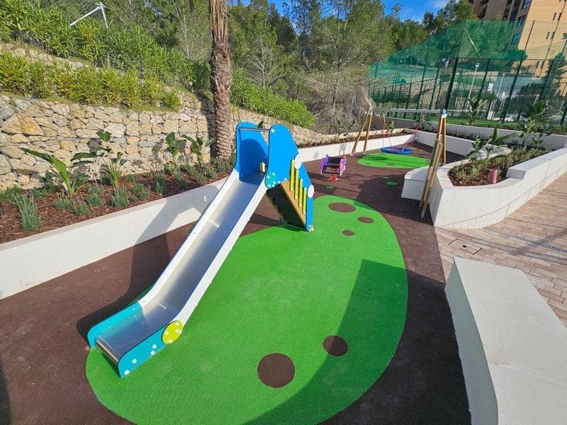 Apartamento de 3 habitaciones en Benidorm en venta con piscina garaje - 625.000 € (Ref: 9533272)