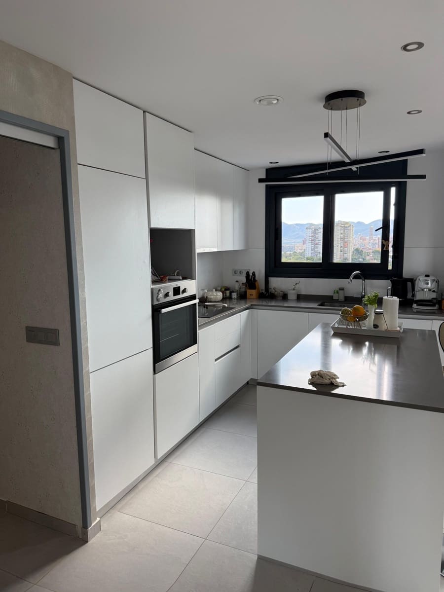 Apartamento de 3 habitaciones en Benidorm en venta con piscina garaje - 625.000 € (Ref: 9533272)