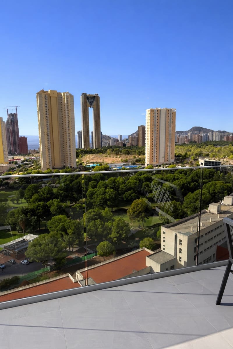 Apartamento de 3 habitaciones en Benidorm en venta con piscina garaje - 625.000 € (Ref: 9533272)