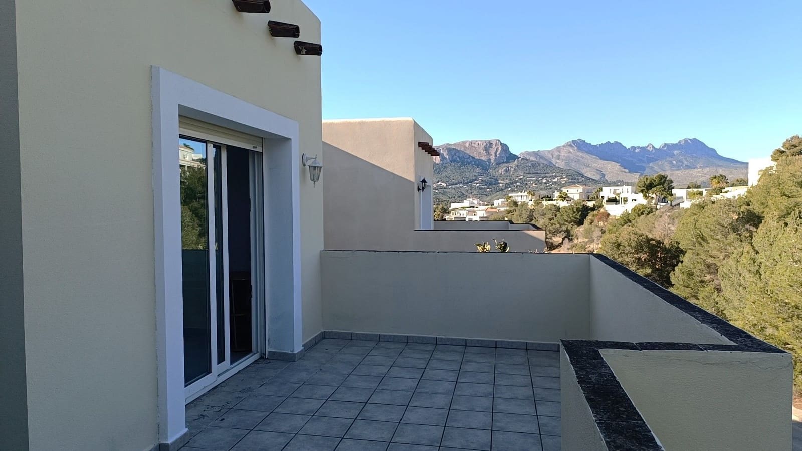 3 soveværelse Semi-Rækkehus til salg i Calpe / Calp med swimmingpool garage - € 375.000 (Ref: 9540845)