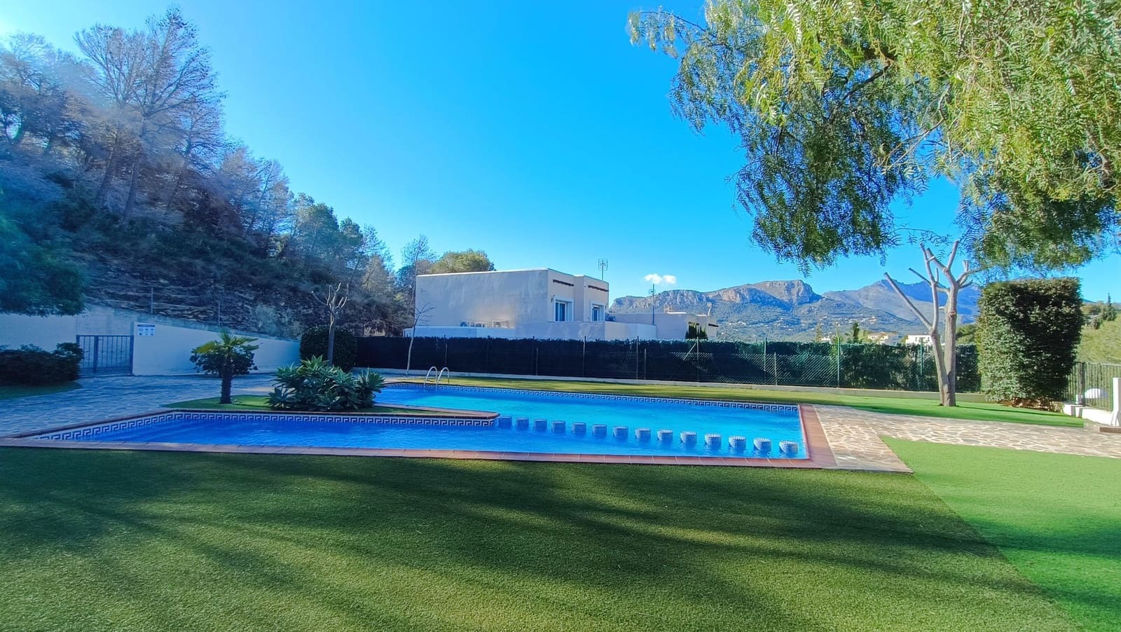 3 soveværelse Semi-Rækkehus til salg i Calpe / Calp med swimmingpool garage - € 375.000 (Ref: 9540845)