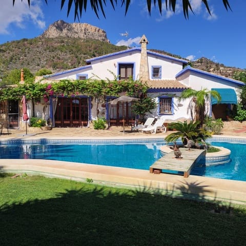 4 soveværelse Villa til salg i Calpe / Calp med swimmingpool garage - € 2.500.000 (Ref: 9564821)