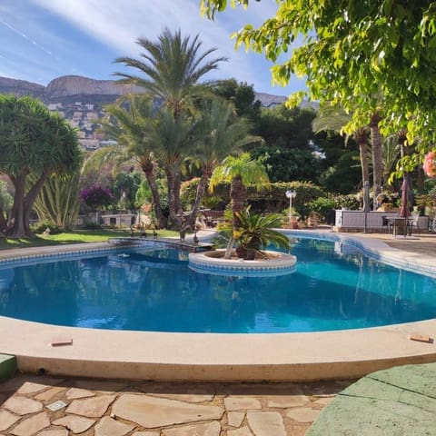 4 soveværelse Villa til salg i Calpe / Calp med swimmingpool garage - € 2.500.000 (Ref: 9564821)