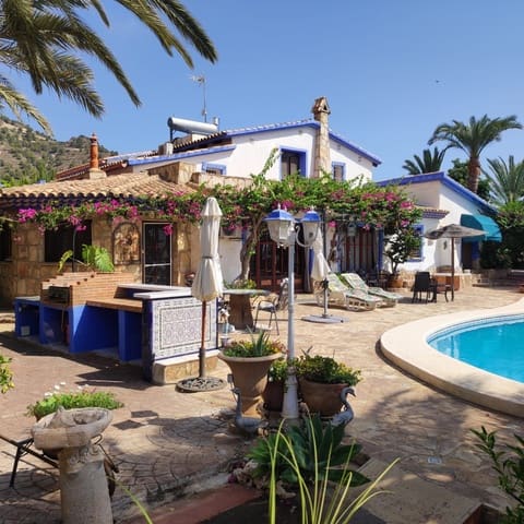 4 soveværelse Villa til salg i Calpe / Calp med swimmingpool garage - € 2.500.000 (Ref: 9564821)