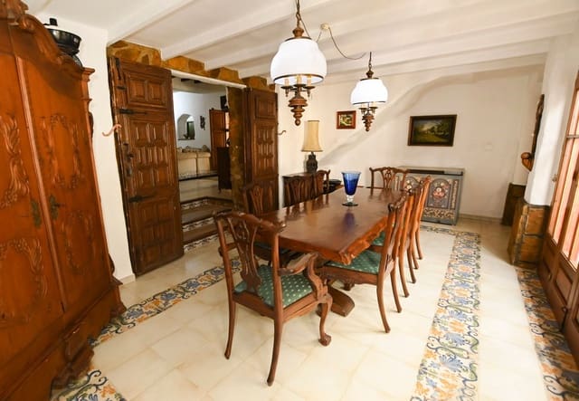 4 soveværelse Villa til salg i Calpe / Calp med swimmingpool garage - € 2.500.000 (Ref: 9564821)