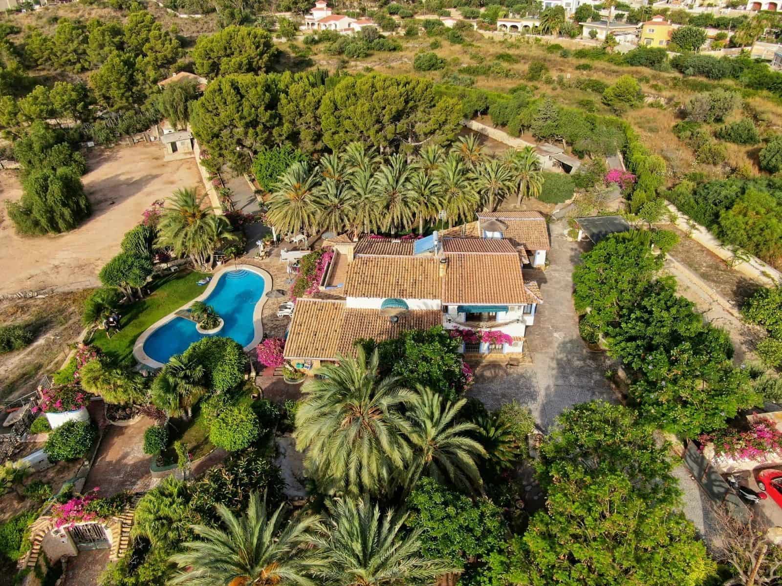 4 soveværelse Villa til salg i Calpe / Calp med swimmingpool garage - € 2.500.000 (Ref: 9564821)