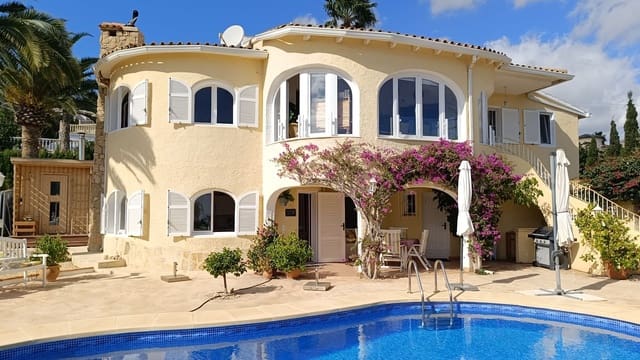 4 Zimmer Villa zu verkaufen in Calpe / Calp mit Pool Garage - 695.000 € (Ref: 9690094)