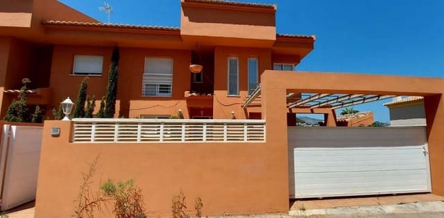 4 bedroom Villa for sale in Calpe / Calp with pool garage - € 625,000 (Ref: 9741531)