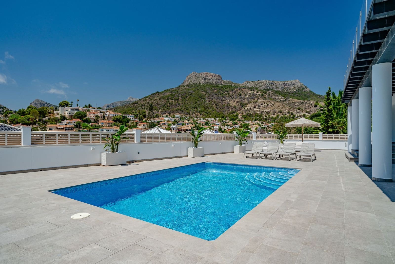 4 quarto Moradia para venda em Calpe / Calp com piscina garagem - 1 099 000 € (Ref: 9907134)
