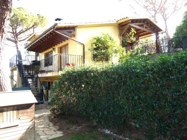 Chalet de 8 habitaciones en Canyelles, Lloret de Mar en venta - 310.000 € (Ref: 7694927)