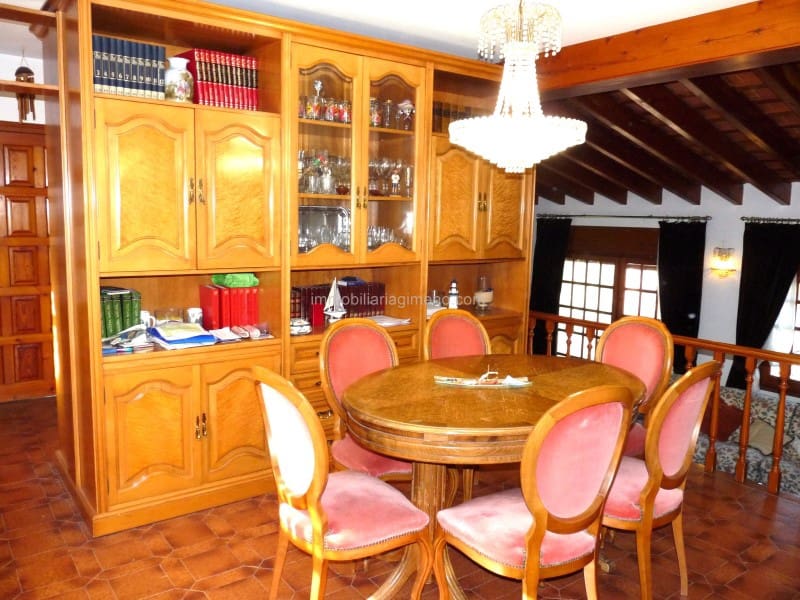 8 sovrum Villa till salu i Lloret de Mar - 310 000 € (Ref: 7694927)