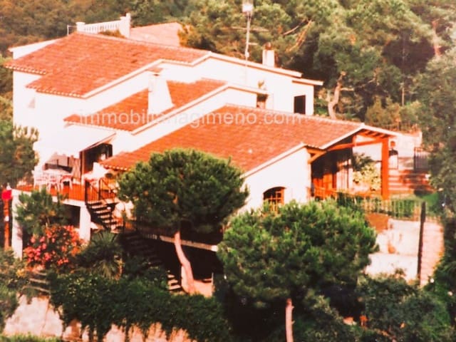 Chalet de 8 habitaciones en Canyelles, Lloret de Mar en venta - 310.000 € (Ref: 7694927)