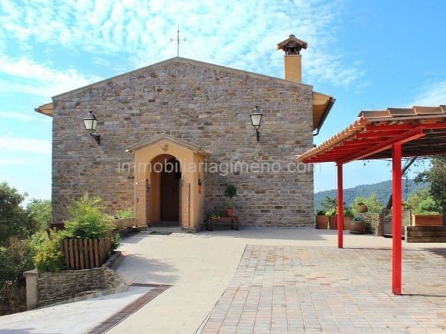 6 bedroom Villa for sale in Centre, Lloret de Mar with pool garage - € 395,000 (Ref: 7694929)