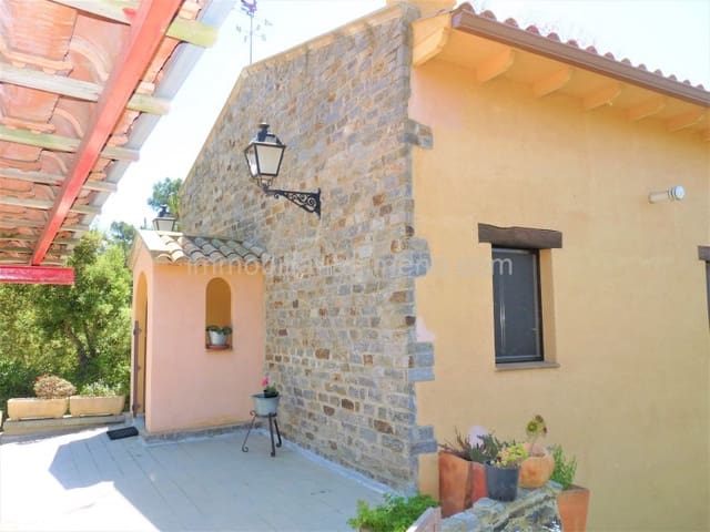 6 bedroom Villa for sale in Centre, Lloret de Mar with pool garage - € 395,000 (Ref: 7694929)