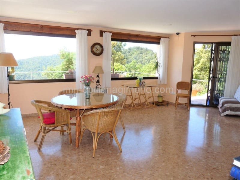 6 soveværelse Villa til salg i Lloret de Mar med swimmingpool garage - € 395.000 (Ref: 7694929)