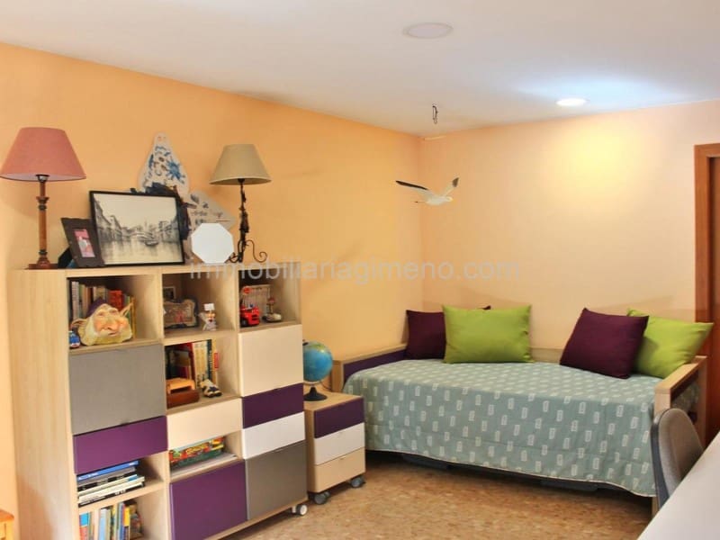 6 soveværelse Villa til salg i Lloret de Mar med swimmingpool garage - € 395.000 (Ref: 7694929)