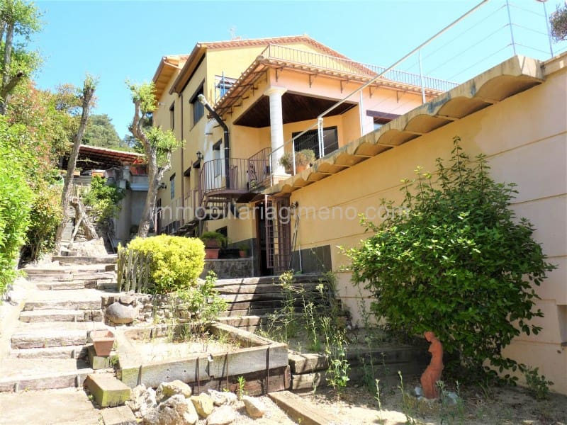 6 soveværelse Villa til salg i Lloret de Mar med swimmingpool garage - € 395.000 (Ref: 7694929)