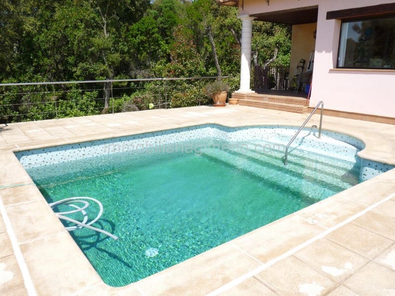 6 soveværelse Villa til salg i Lloret de Mar med swimmingpool garage - € 395.000 (Ref: 7694929)