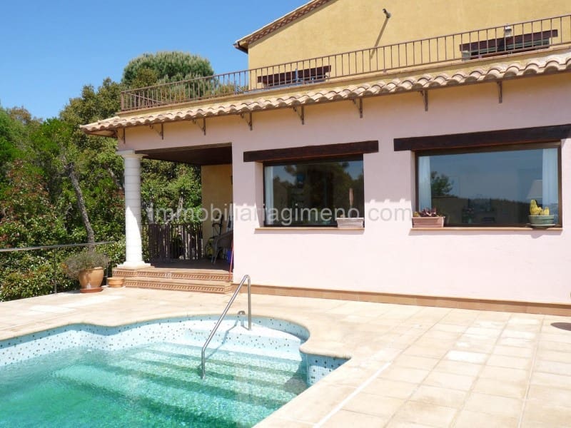 6 soveværelse Villa til salg i Lloret de Mar med swimmingpool garage - € 395.000 (Ref: 7694929)