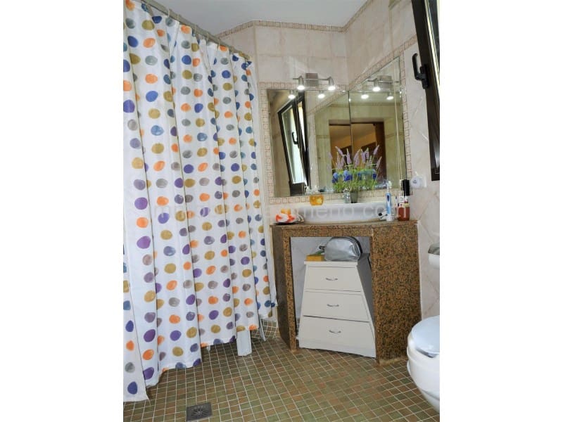 6 soveværelse Villa til salg i Lloret de Mar med swimmingpool garage - € 395.000 (Ref: 7694929)