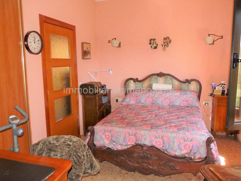 6 soveværelse Villa til salg i Lloret de Mar med swimmingpool garage - € 395.000 (Ref: 7694929)