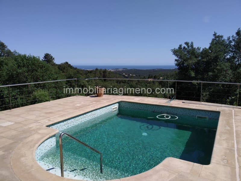 6 soveværelse Villa til salg i Lloret de Mar med swimmingpool garage - € 395.000 (Ref: 7694929)