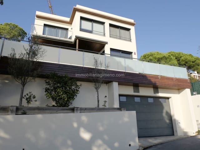 5 slaapkamer Villa te koop in Canyelles, Lloret de Mar met garage - € 1.900.000 (Ref: 7699782)