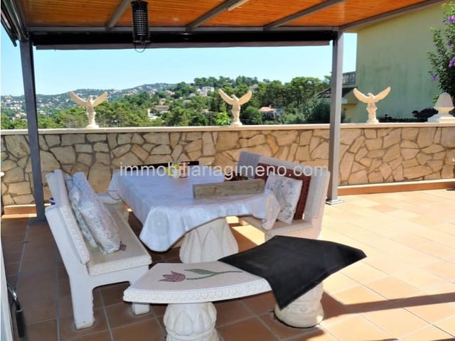 3 bedroom Villa for sale in Urbanitzacions del Nord, Lloret de Mar with garage - € 280,000 (Ref: 8243606)