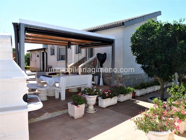 3 bedroom Villa for sale in Urbanitzacions del Nord, Lloret de Mar with garage - € 280,000 (Ref: 8243606)