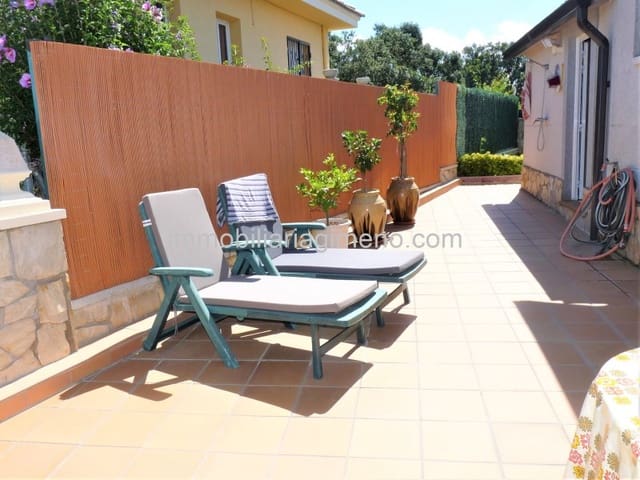 3 bedroom Villa for sale in Urbanitzacions del Nord, Lloret de Mar with garage - € 280,000 (Ref: 8243606)