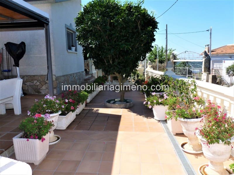 3 soveværelse Villa til salg i Lloret de Mar med garage - € 280.000 (Ref: 8243606)